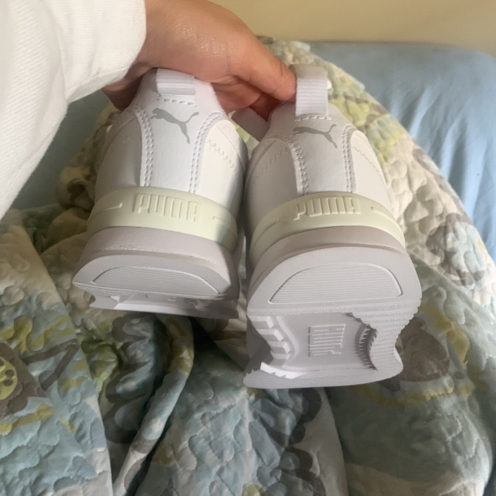 Size: 4UK, 37EUR, 5C US, 5CAN | price: 50$ | Brand: puma | color: white